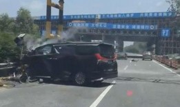 咸宁大爆料车祸新闻,惊心动魄的瞬间，事故现场直击